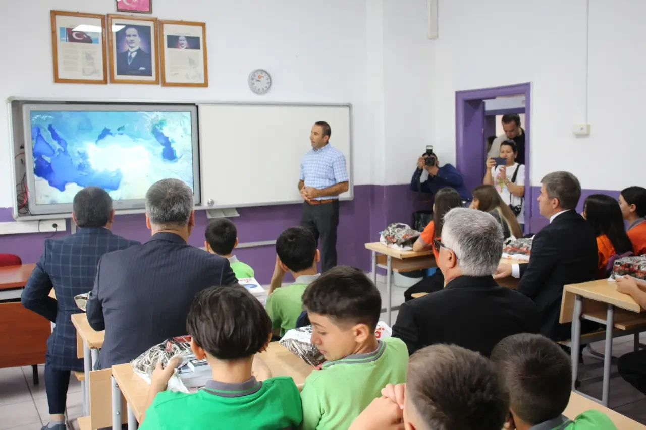 Amasya Valisi Önder Bakan, Yeni Eğitim Öğretim Yılı Açılış Programına Katıldı 5