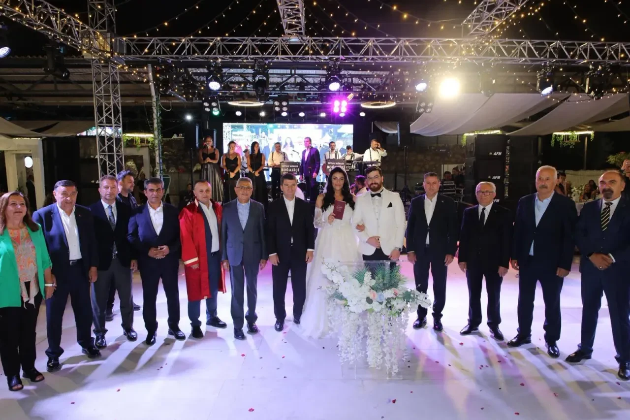 Amasya Protokolü, Şampiyon Mahmut Demir’in Kızının Düğününde Buluştu 1