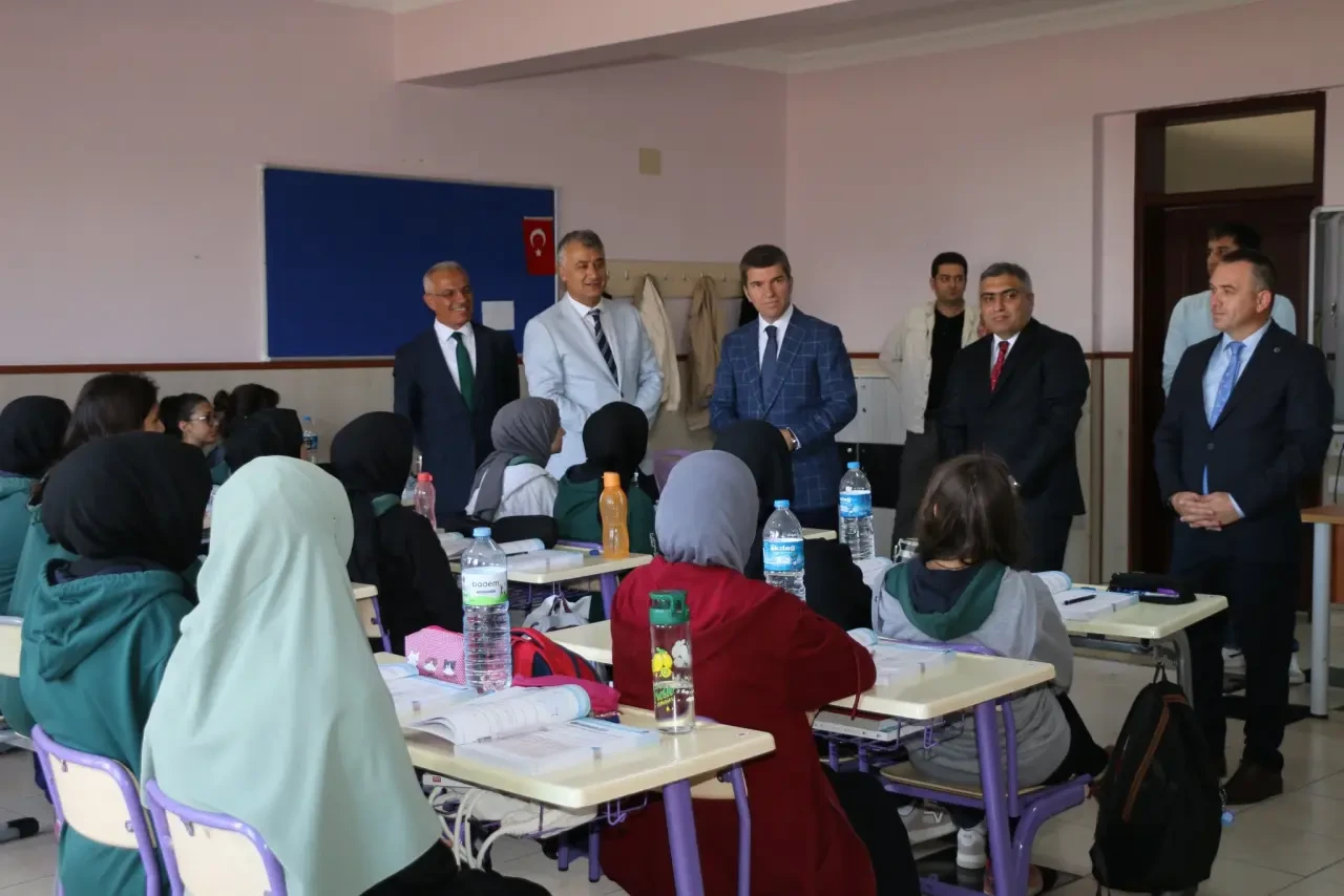Vali Bakan Merzifon’da Öğrencilerle Buluştu 4