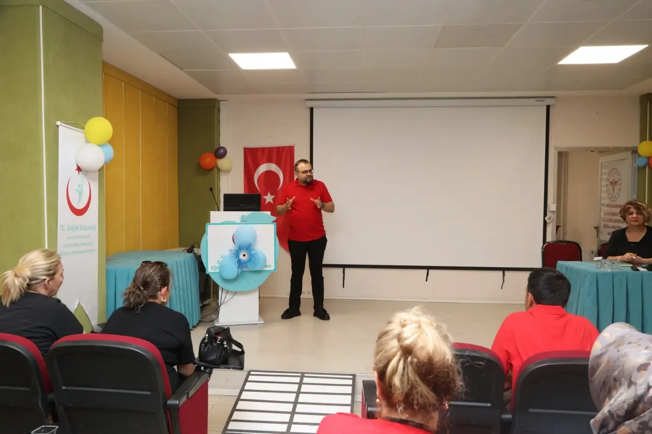 Amasya Üniversitesi Hastanesi Başhekimi Hemşire ve Ebelerle Bir Araya Geldi 2