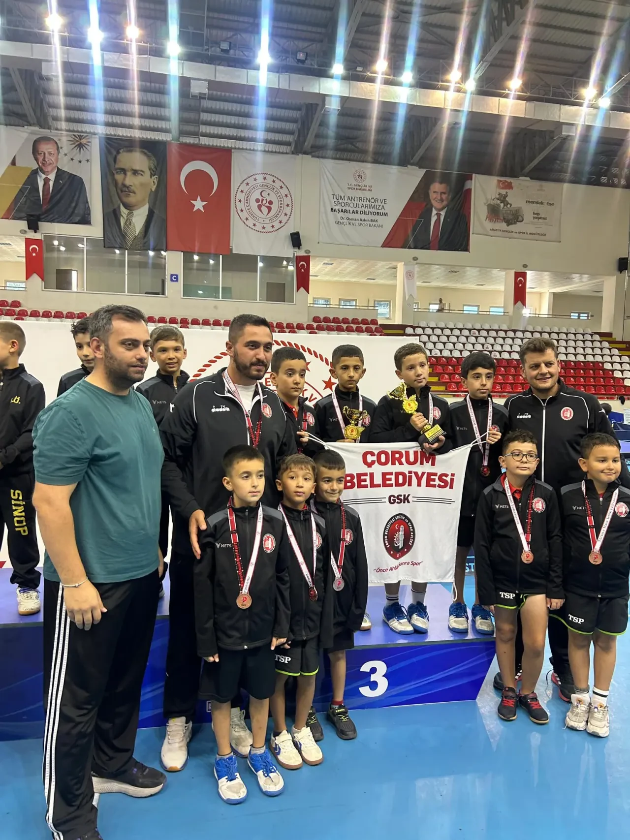 Amasya’da Minikler Masa Tenisi Heyecanı: Kutlubey Okulları Türkiye Finallerinde 2