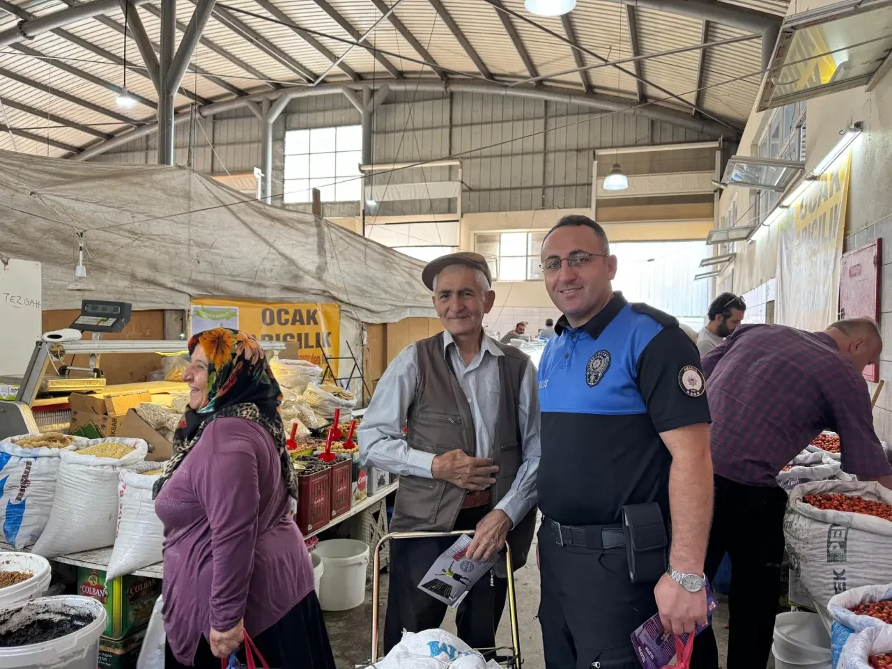 Amasya Emniyetinden Halk Pazarında Dolandırıcılık Uyarısı 1