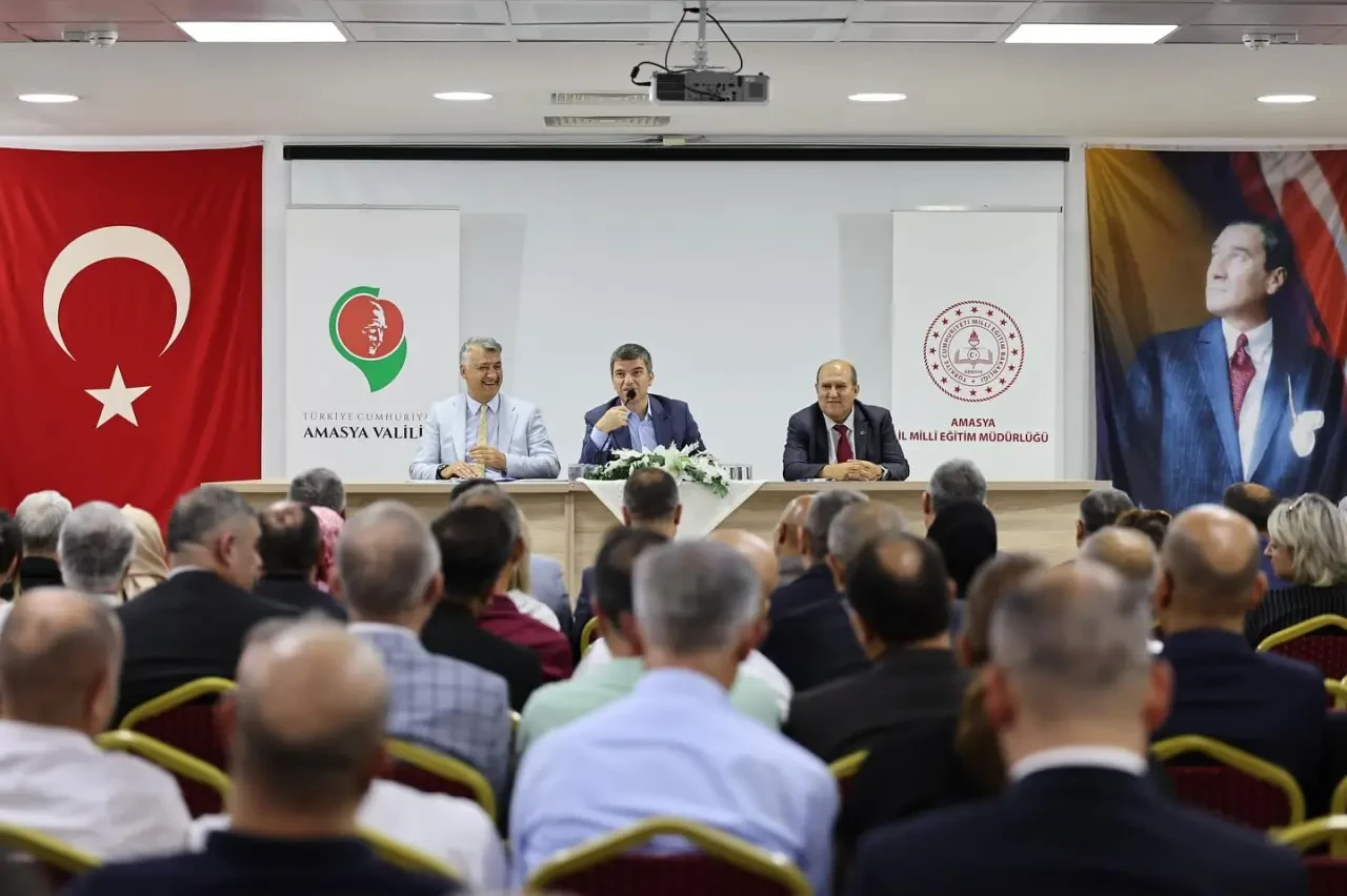 Amasya Valisi Önder Bakan’dan Eğitim Hazırlıkları Toplantısı 1