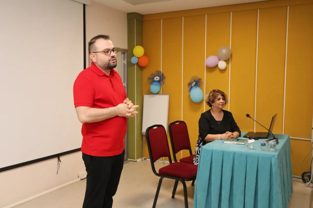 Amasya Üniversitesi Hastanesi Başhekimi Hemşire ve Ebelerle Bir Araya Geldi 3