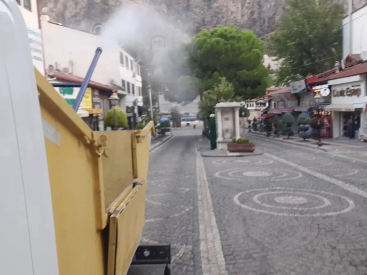 Amasya’da Park ve Bahçelerde İlaçlama Çalışmaları Sürüyor 3