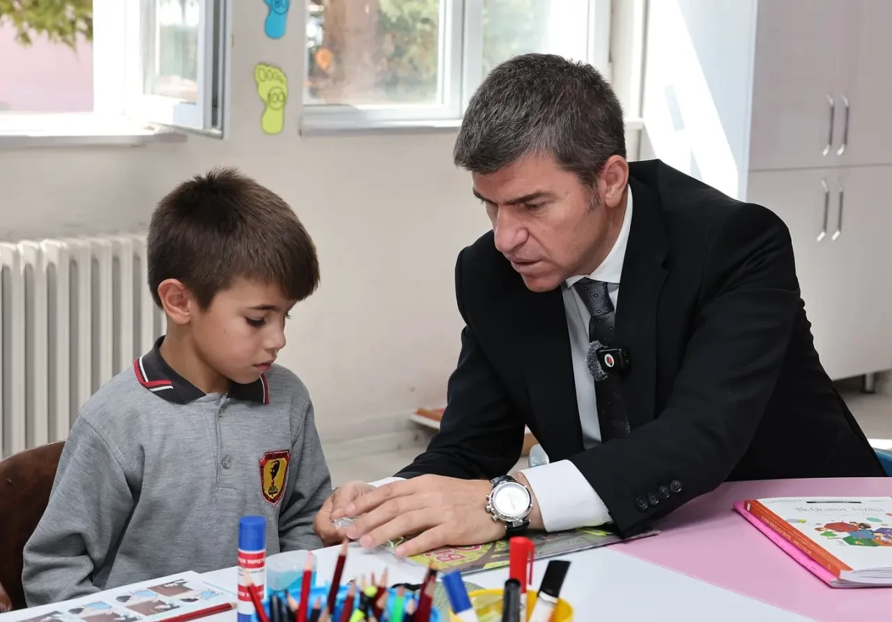 Vali Bakan’dan Gümüşhacıköy’de Anlamlı Okul Ziyareti 2