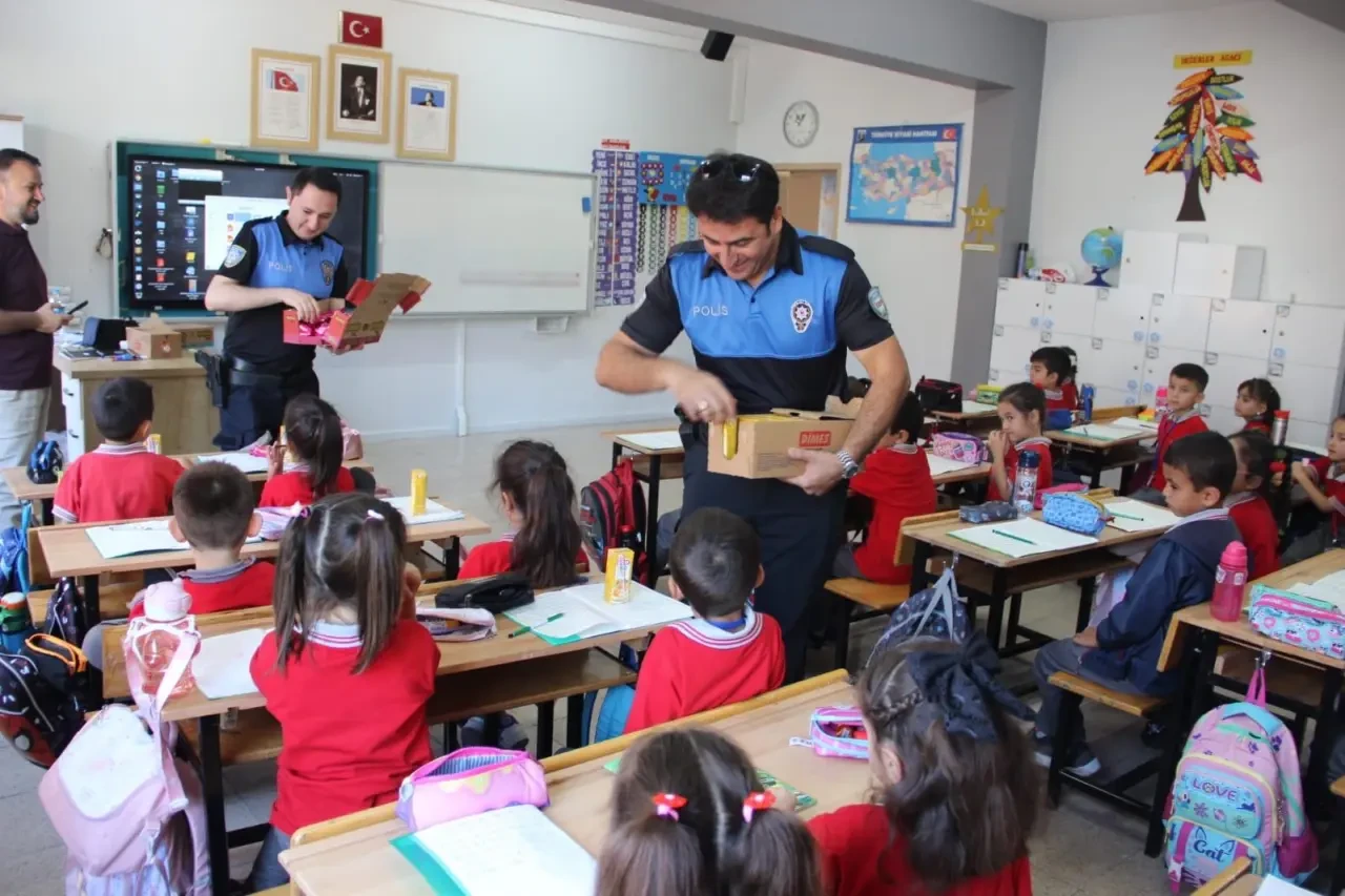 Suluova’da Minik Öğrencilere Trafik Eğitimi 3