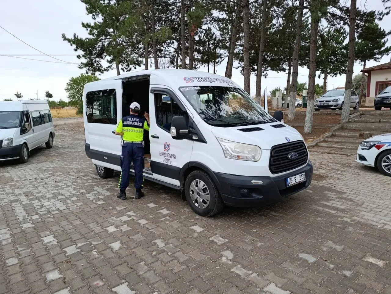 Merzifon'da Okul Servislerine Sıkı Denetim ve Trafik Eğitimi 4