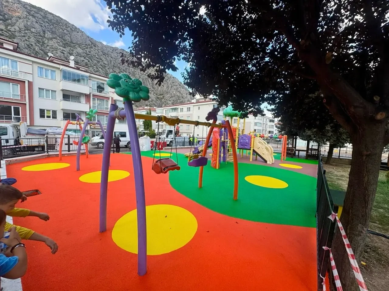 Amasya Belediyesi’nden Çocuklara Güvenli Park Hizmeti 4