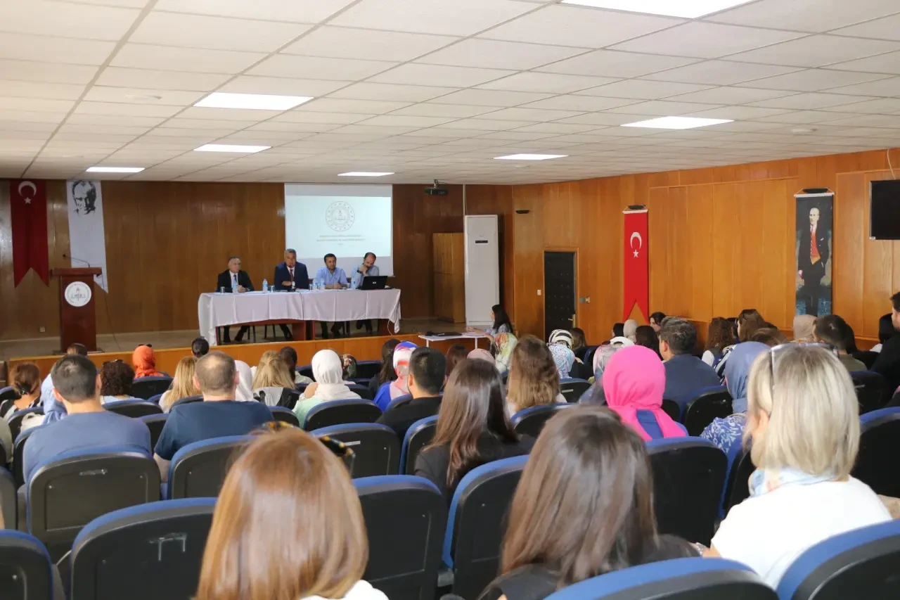 İl Milli Eğitim Müdürü Katipoğlu, Psikolojik Danışmanlarla Bir Araya Geldi 3