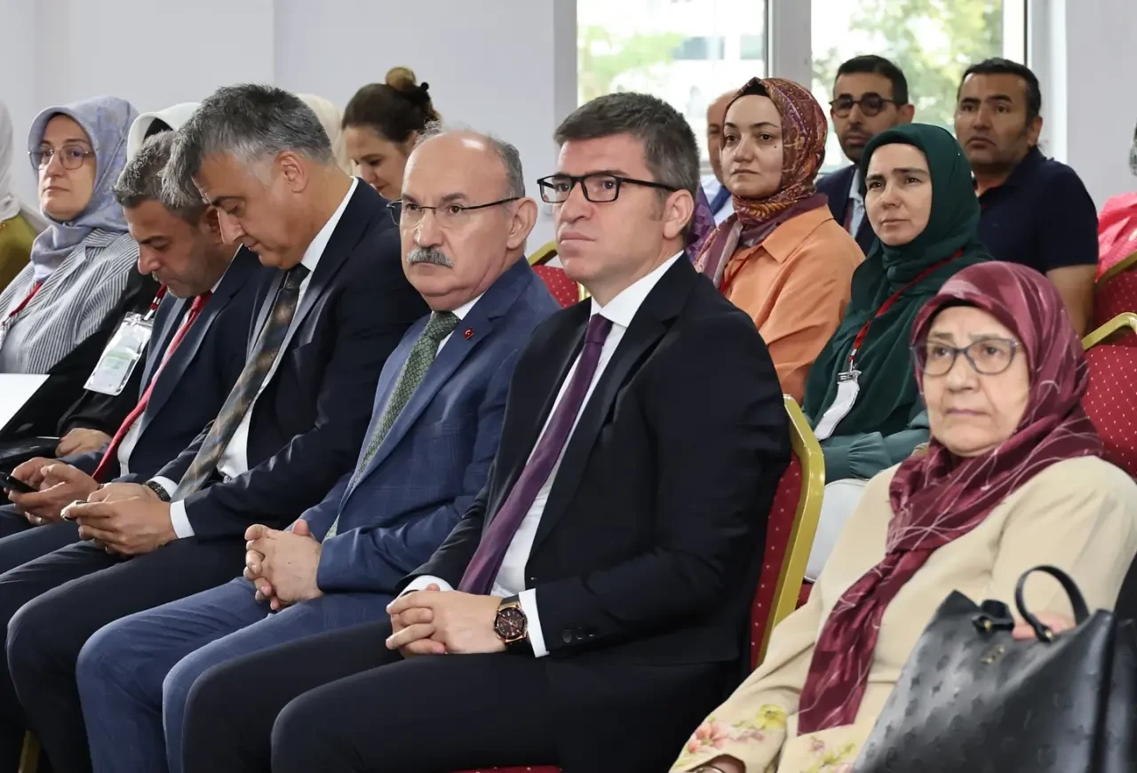 Amasya’da “Anadolu Mektebi Yazar Okumaları” Paneli Düzenlendi 2