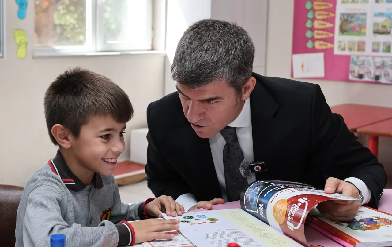 Vali Bakan’dan Gümüşhacıköy’de Anlamlı Okul Ziyareti 1