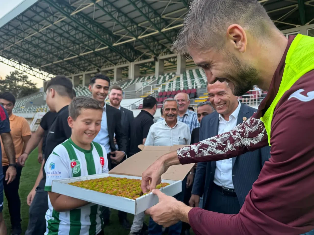 MHP Amasya’dan Amasyaspor’a Tatlı Moral 3
