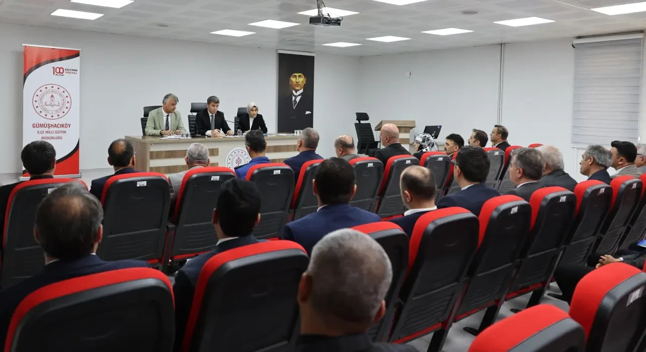 Vali Bakan, Eğitim Yöneticileriyle Bir Araya Geldi 3