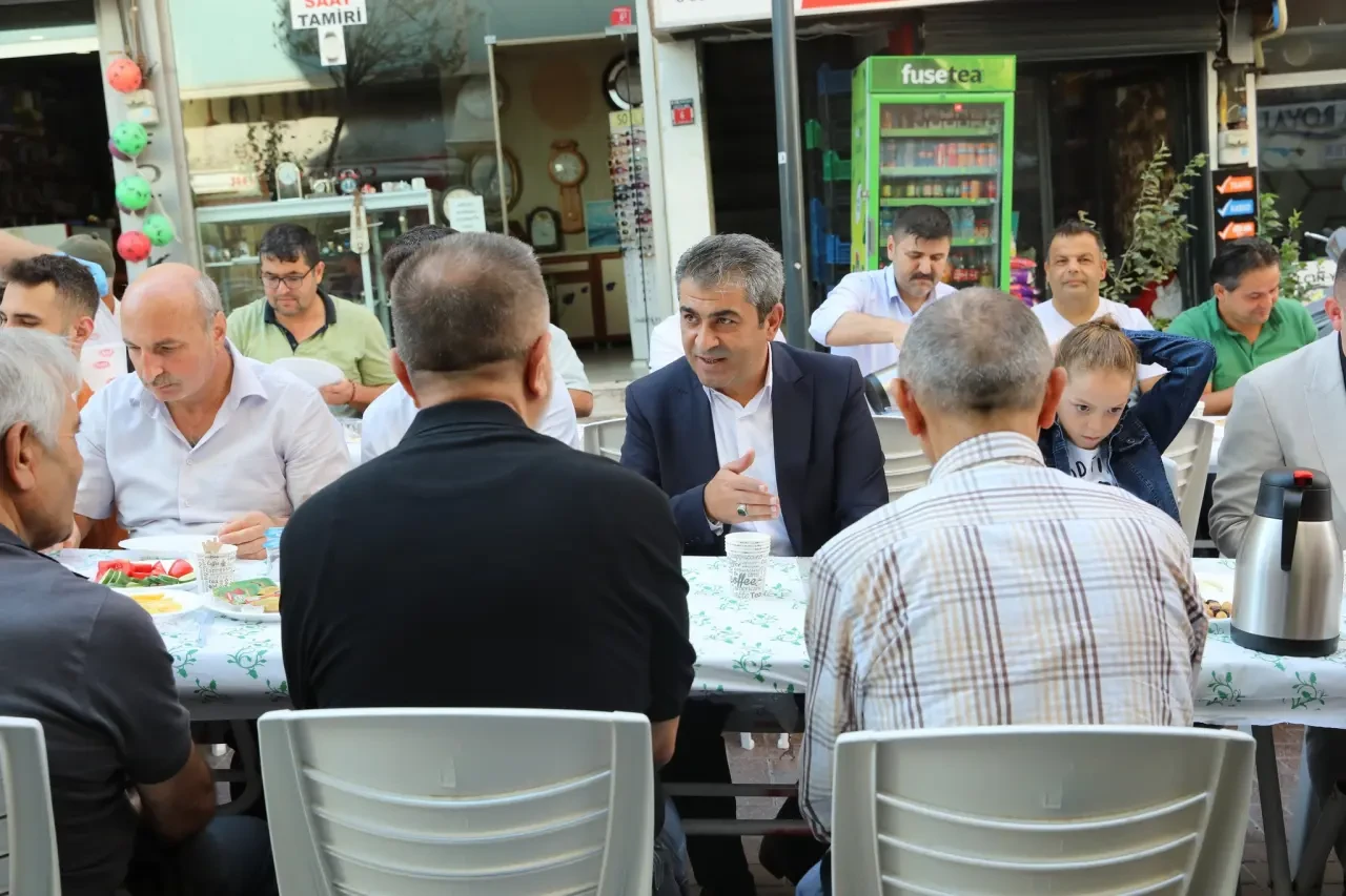 Başkan Rıfat Uzun Esnafla Kahvaltıda Buluştu 1