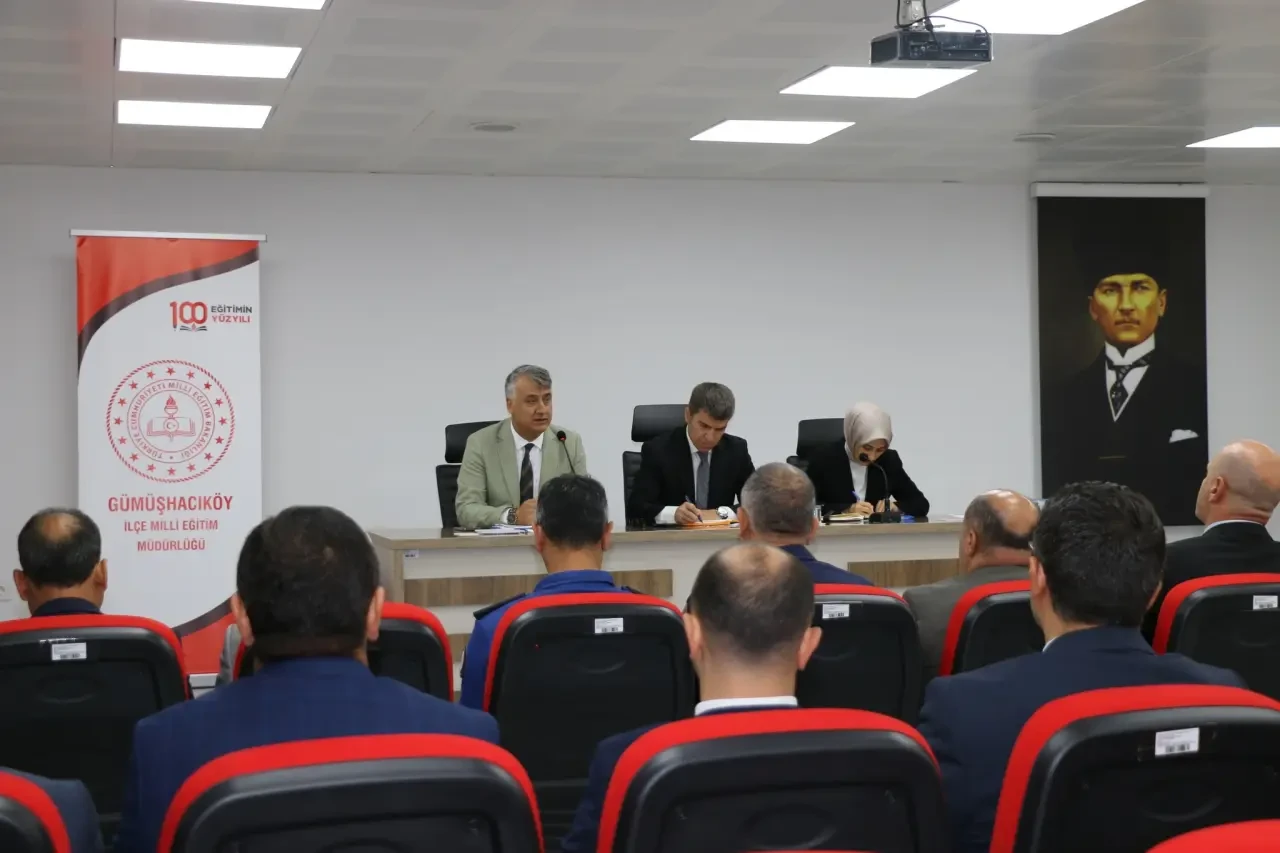 Vali Bakan, Eğitim Yöneticileriyle Bir Araya Geldi 2