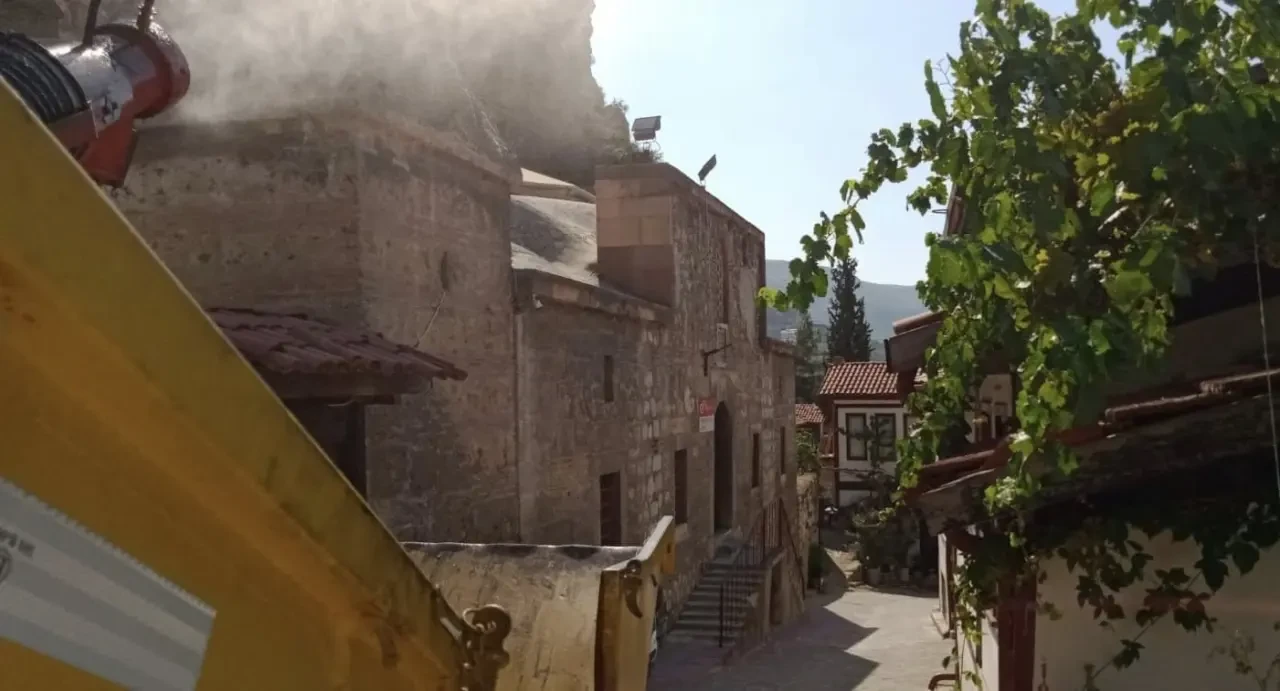Amasya’da Park ve Bahçelerde İlaçlama Çalışmaları Sürüyor 4