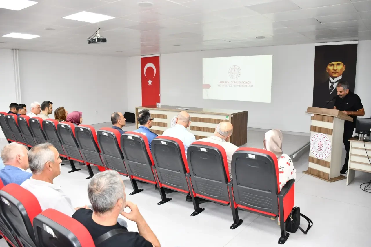 Gümüşhacıköy’de Yeni Eğitim Yılı Öncesi Okul Güvenliği Toplantısı Yapıldı 2