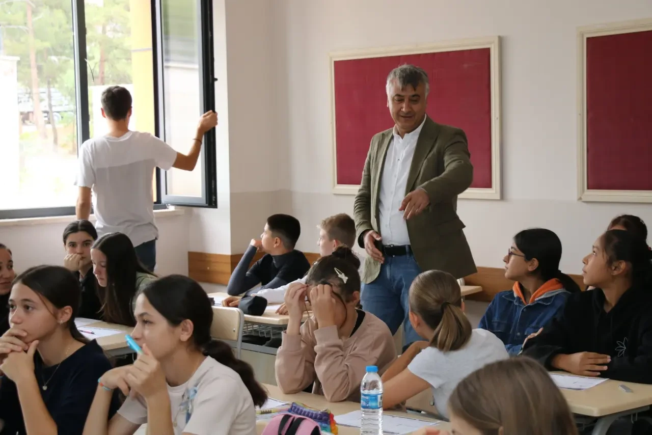 Katipoğlu, Taşova’da Öğrencilerle Buluştu 1