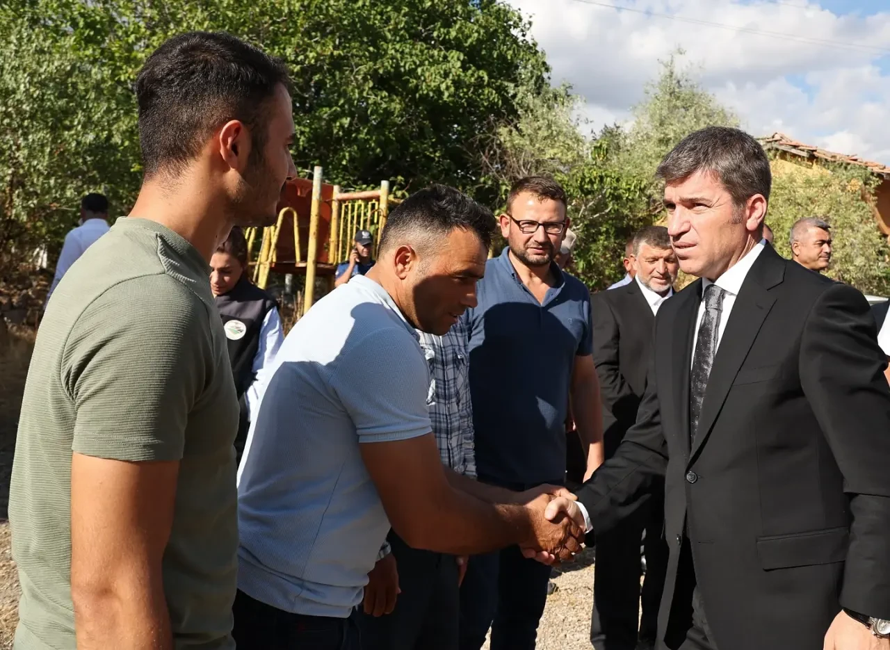 Amasya Valisi Hacıköy Köy Ziyaretinde Halkın Taleplerini Dinledi 2