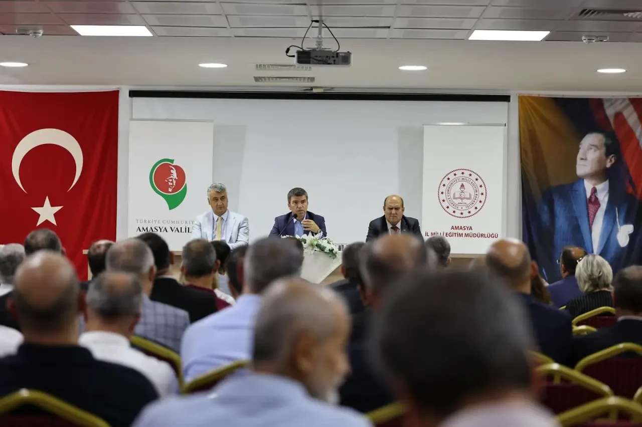 Amasya Valisi Önder Bakan’dan Eğitim Hazırlıkları Toplantısı 3