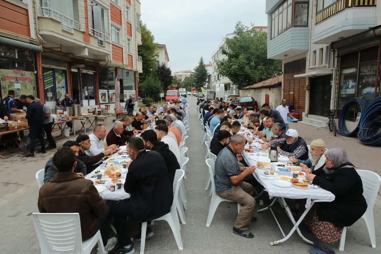 Başkan, Yeni Mahalle Esnaflarıyla Kahvaltıda Buluştu 3
