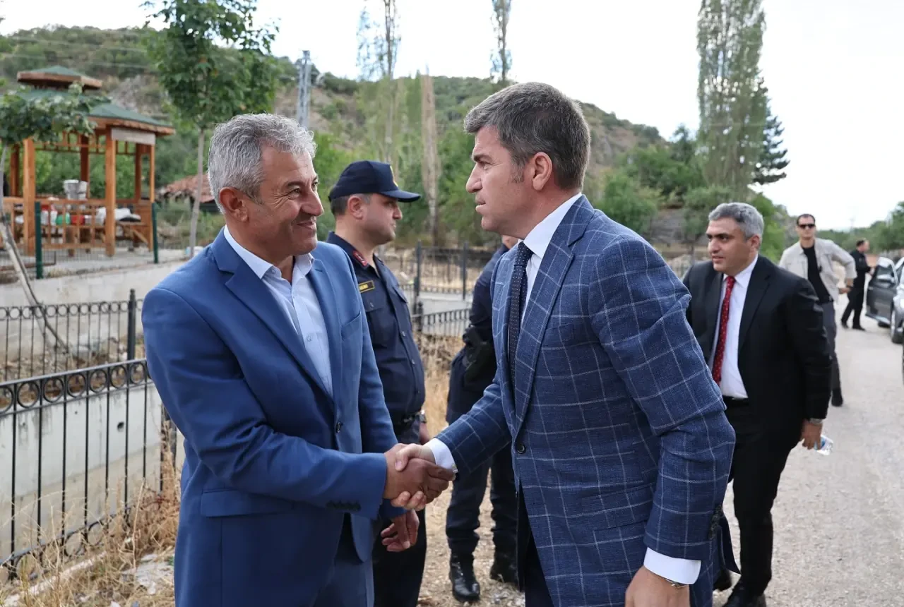Merzifon'da Köy Ziyareti: Vali Bakan, Köylülerin Taleplerini Dinledi 3