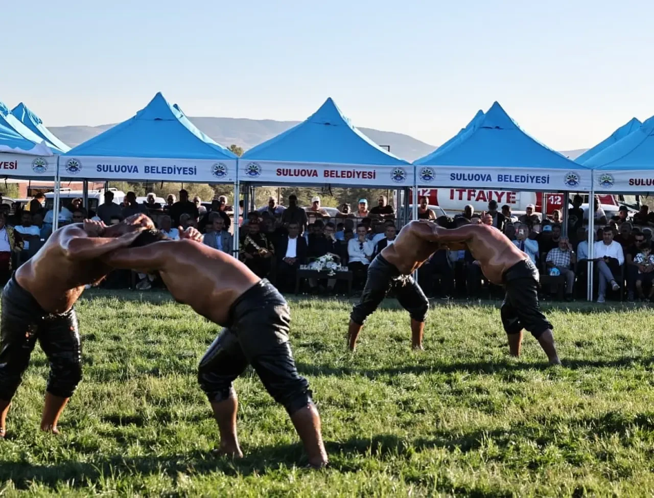 Vali Bakan’dan Er Meydanında Sporculara Tebrik 3