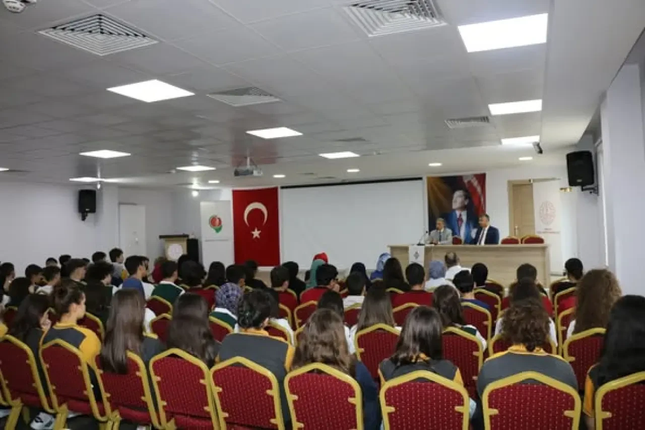 Amasya’da Anadolu Mektebi Yazar Okumaları Projesi İl Toplantısı Gerçekleştirildi 3