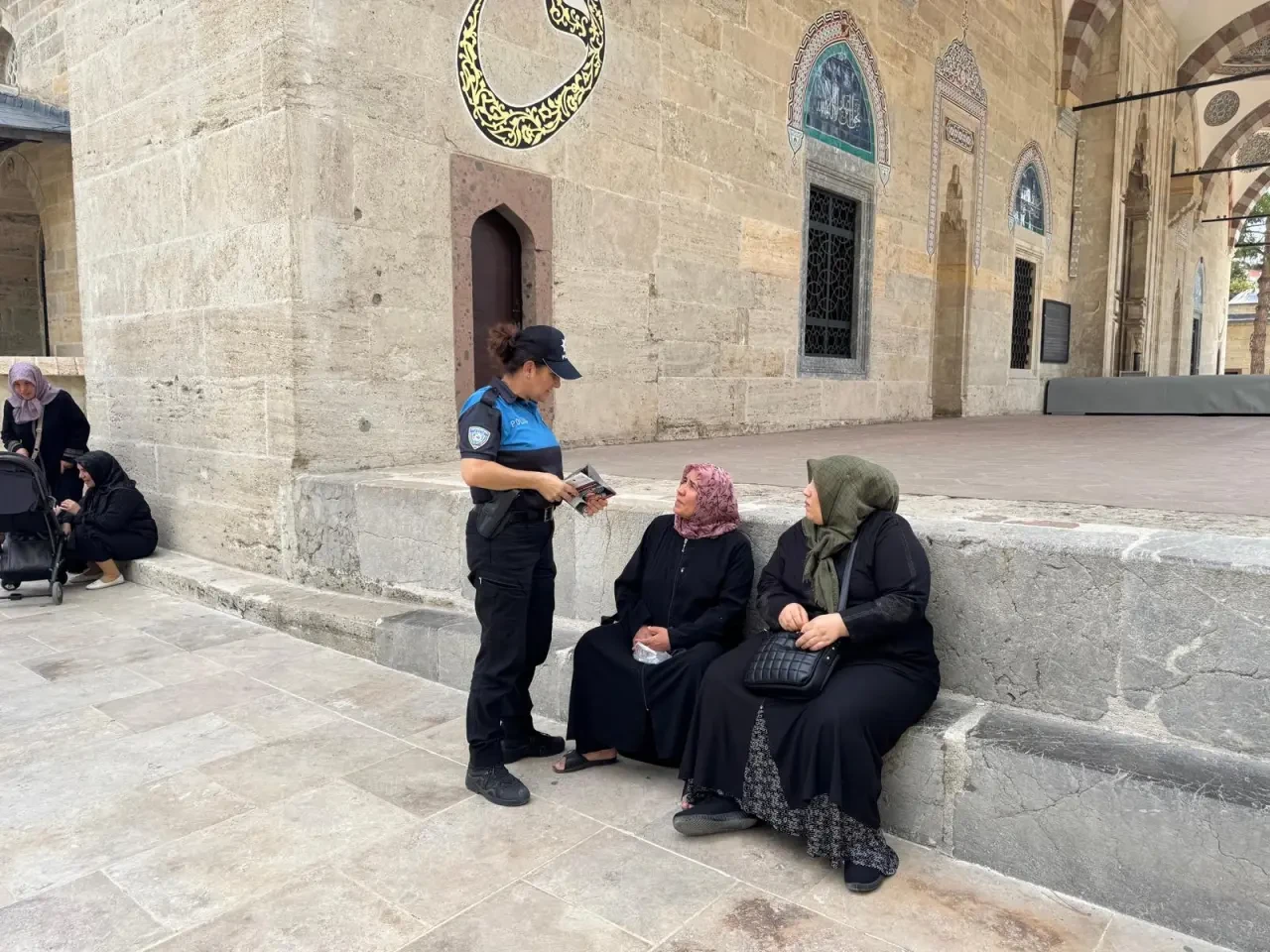 Amasya’da Polis Ekiplerinden Dolandırıcılık Bilgilendirmesi 4