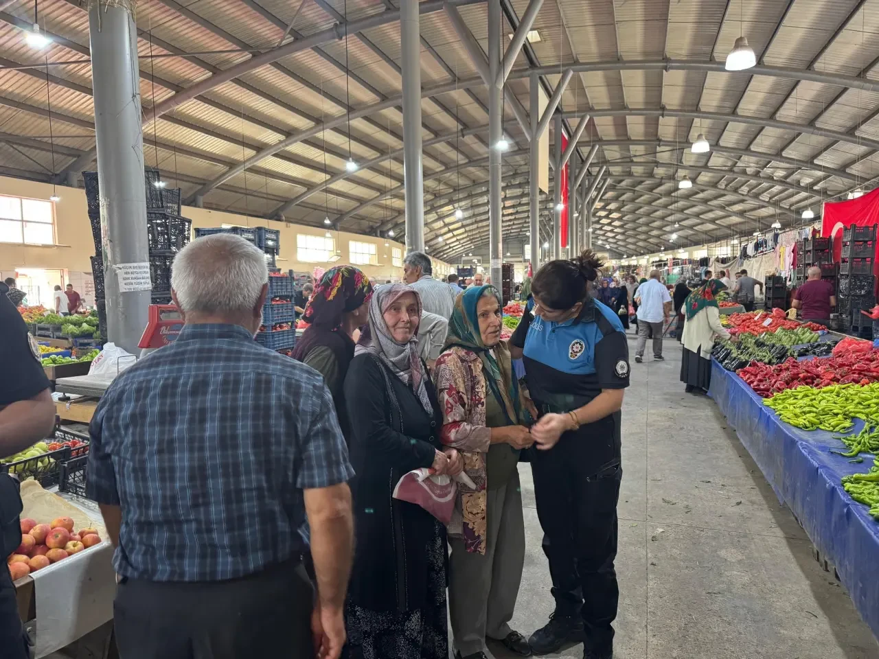 Amasya Emniyetinden Halk Pazarında Dolandırıcılık Uyarısı 3