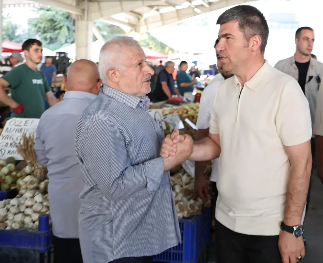 Amasya Valisi Önder Bakan Bahçeleriçi Semt Pazarında Vatandaşlarla Buluştu 3