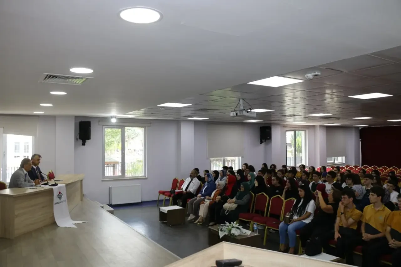 Amasya’da Anadolu Mektebi Yazar Okumaları Projesi İl Toplantısı Gerçekleştirildi 2