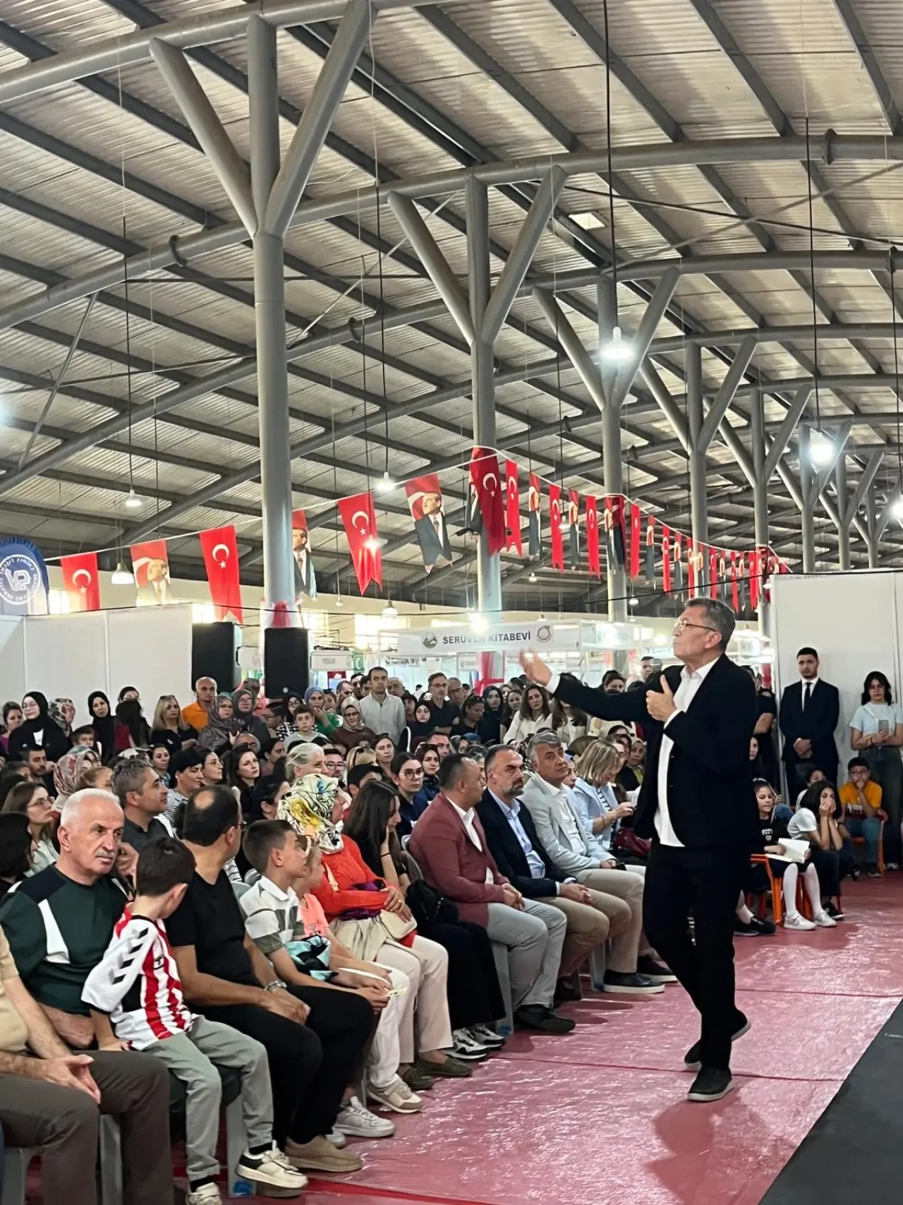 Ziya Selçuk Amasya Kitap Fuarında 1