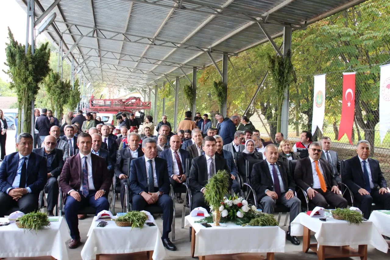 Gökhöyük’te Kenevir Hasadı Yapıldı 1