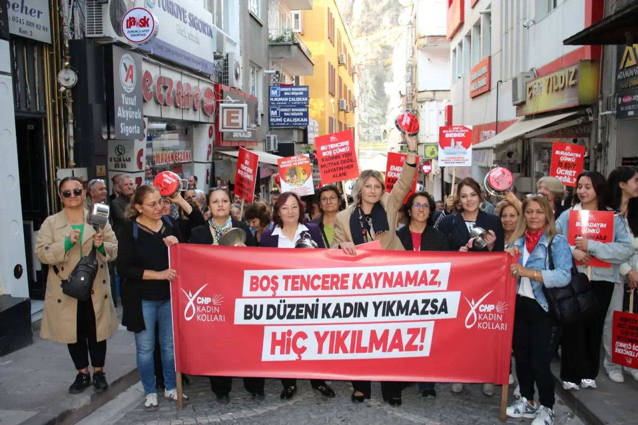 CHP Kadın Kolları “Boş Tencere” Eylemi Gerçekleştirdi 1