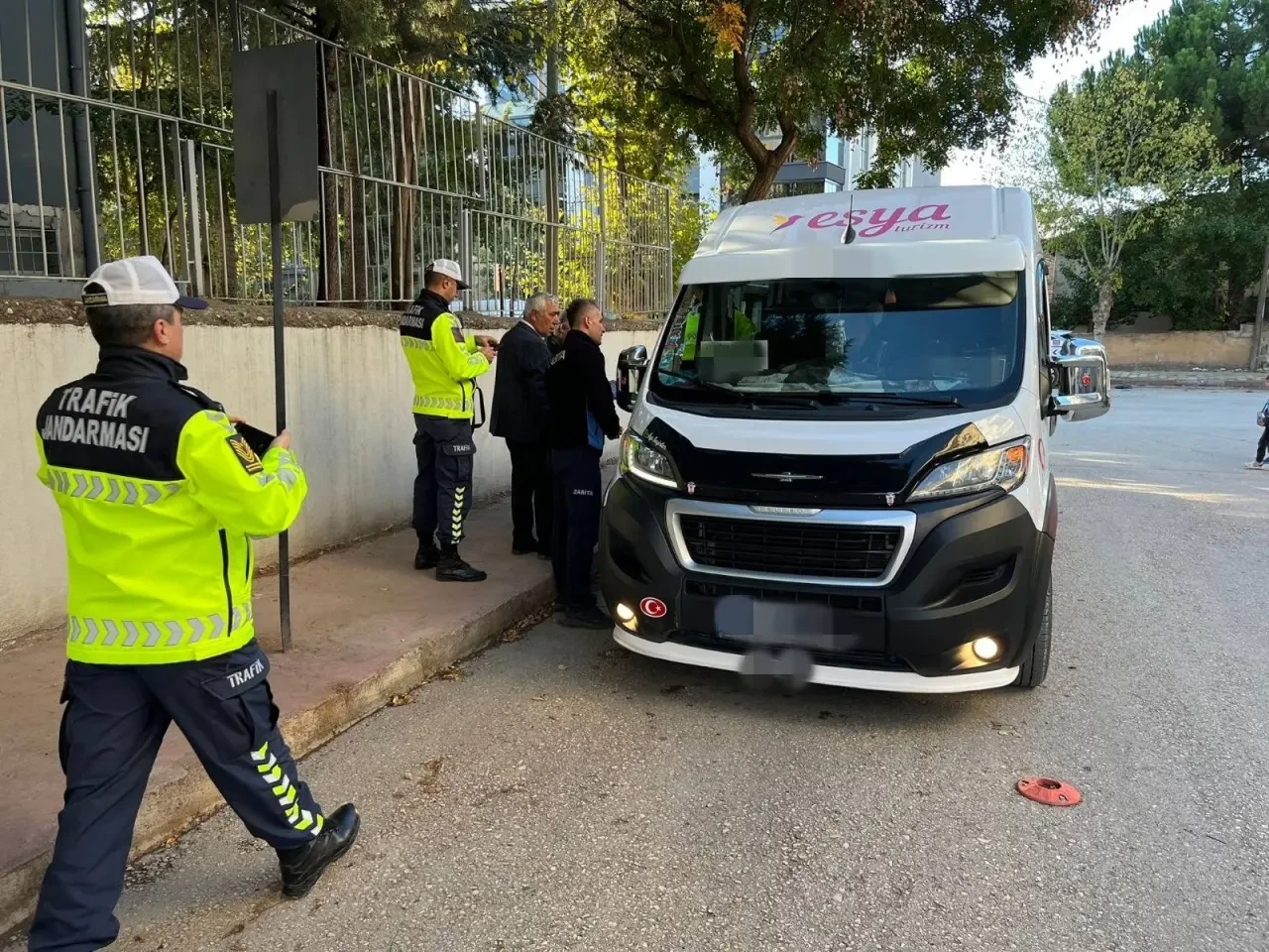 Merzifon’da Öğrenci Servislerine Güvenlik Denetimi 4