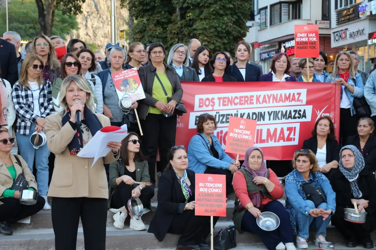 CHP Kadın Kolları “Boş Tencere” Eylemi Gerçekleştirdi 3