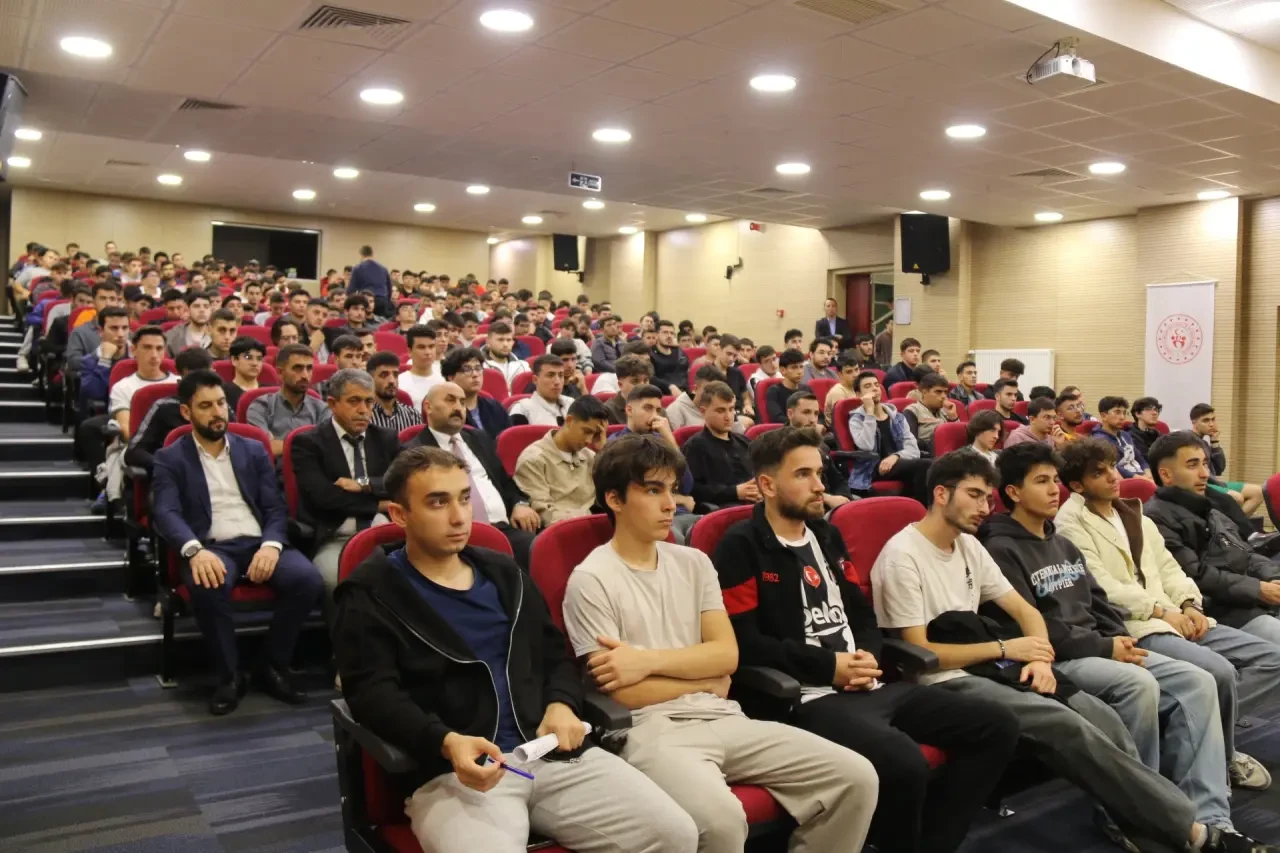 Gençler Hem Bilgilendi Hem Kan Bağışladı 2