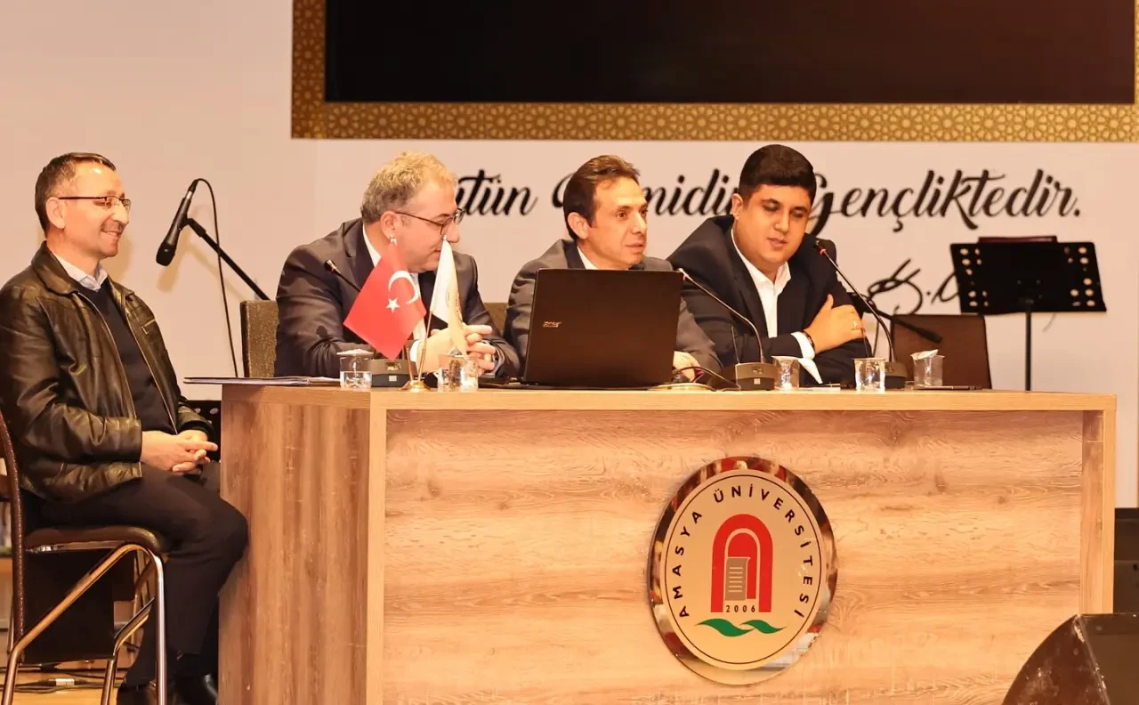 Vali Önder Bakan “Hafızlık ve Büyükağa Kur’an Kursu” Paneline Katıldı 2