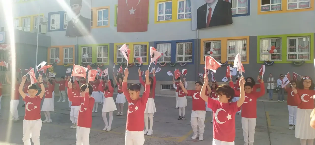 Atatürk İlkokulu’nda Cumhuriyet Coşkusu 4