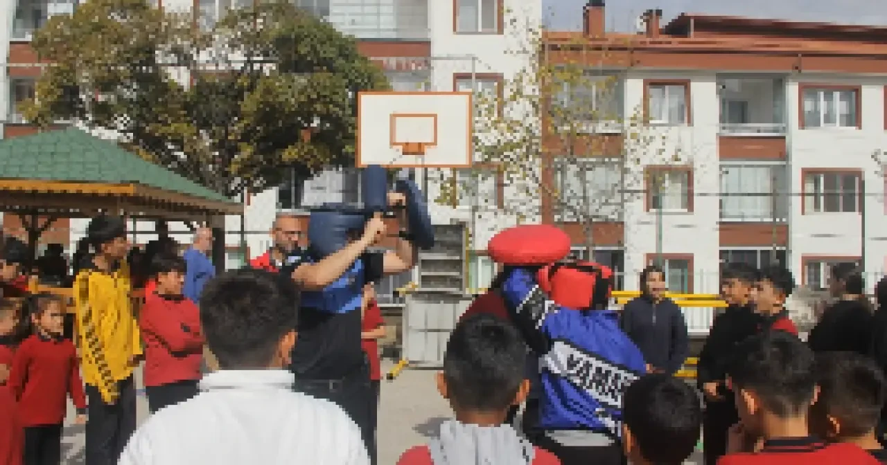 Kız Çocuklarına Güven Desteği! 1