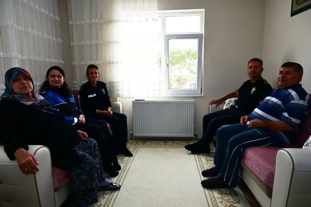 Amasya’da Şehit Başkomiser Hüseyin Hatipoğlu Rahmetle Anıldı 3