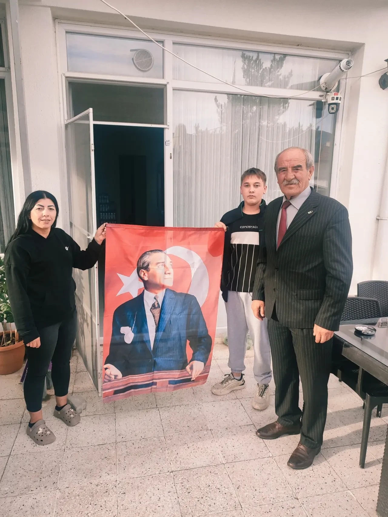 CHP Hamamözü'nden  Cumhuriyet Bayramı’na Özel Bayrak Dağıtımı 3