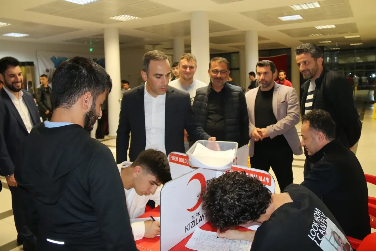 Gençler Hem Bilgilendi Hem Kan Bağışladı 3