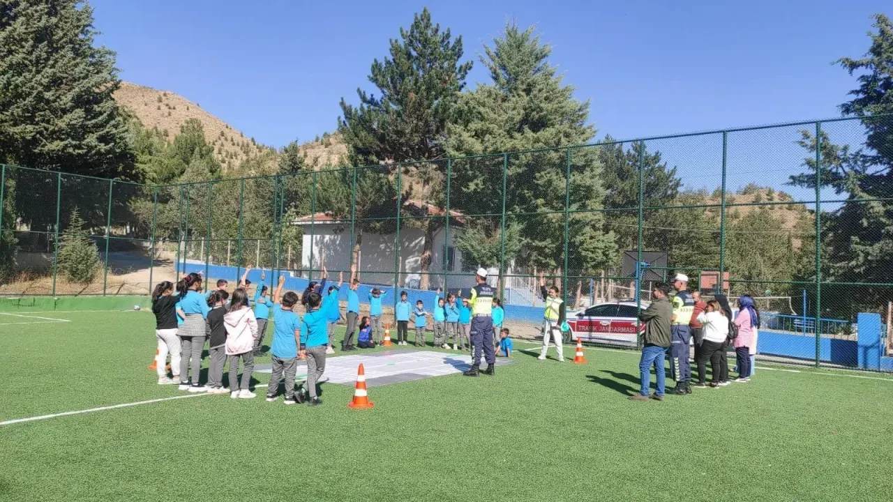 Merzifon’da Yeni Ders! Jandarmadan Trafik Bilinci 3
