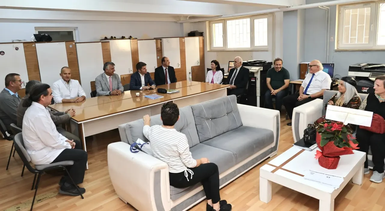 Amasya’da Sınıfta Sürpriz Misafir: Vali Bakan 2
