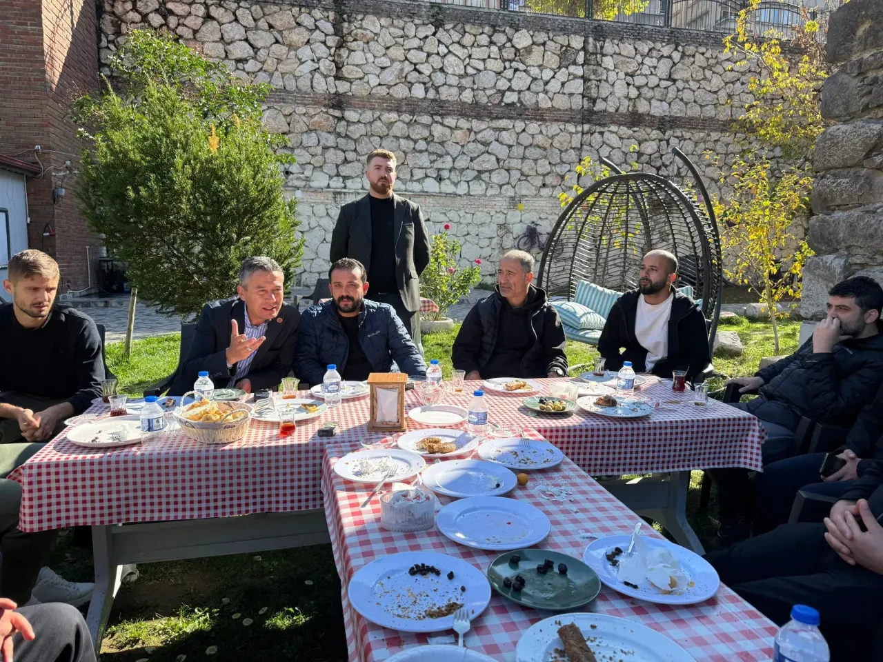 Kitap Kafe’de Birlik Ruhu: Akgül’den Amasyaspor’a Güç Aşısı 4