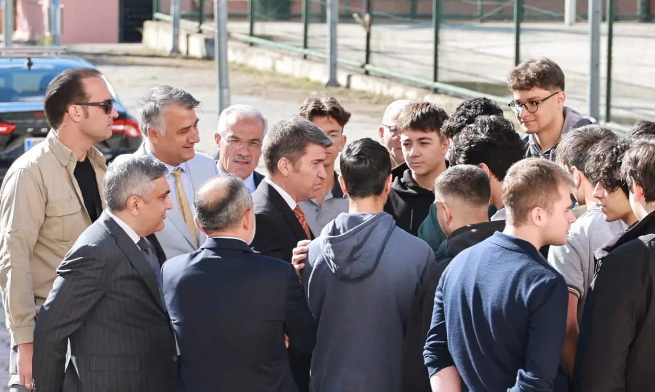 Vali Bakan Merzifon’da Öğrencilerle Buluştu 2