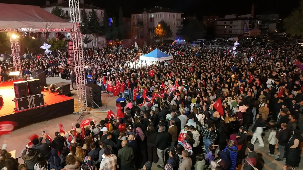 Biriz, Beraberiz, Cumhuriyet’e Sahip Çıkıyoruz 6